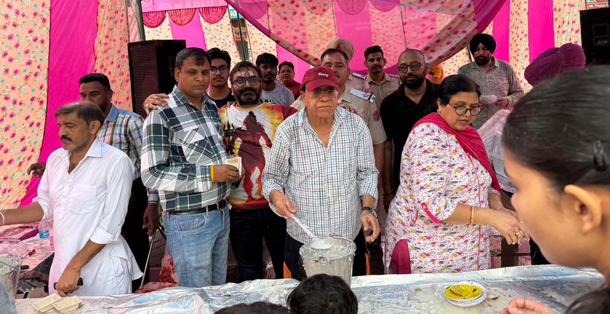 खीर और पूड़ी का लंगर आयोजित